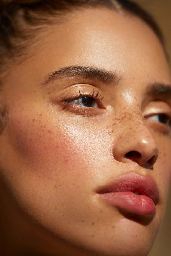 Radiance Refined: A Symphony of Luxury in Every Brushstroke