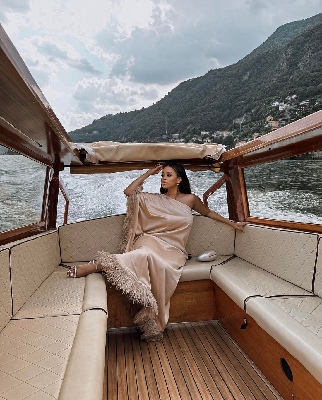 Ageless Elegance: Skinclusive's Guide to Maintaining Youthful-Looking Skin